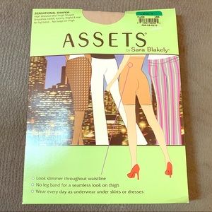 NEW Assets by Sara Blakely Sensational Shaper Sz 3